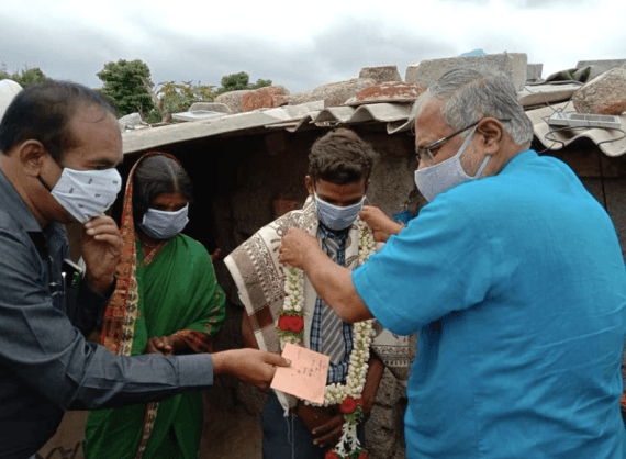 Minister Suresh Kumar visites Mahesh home